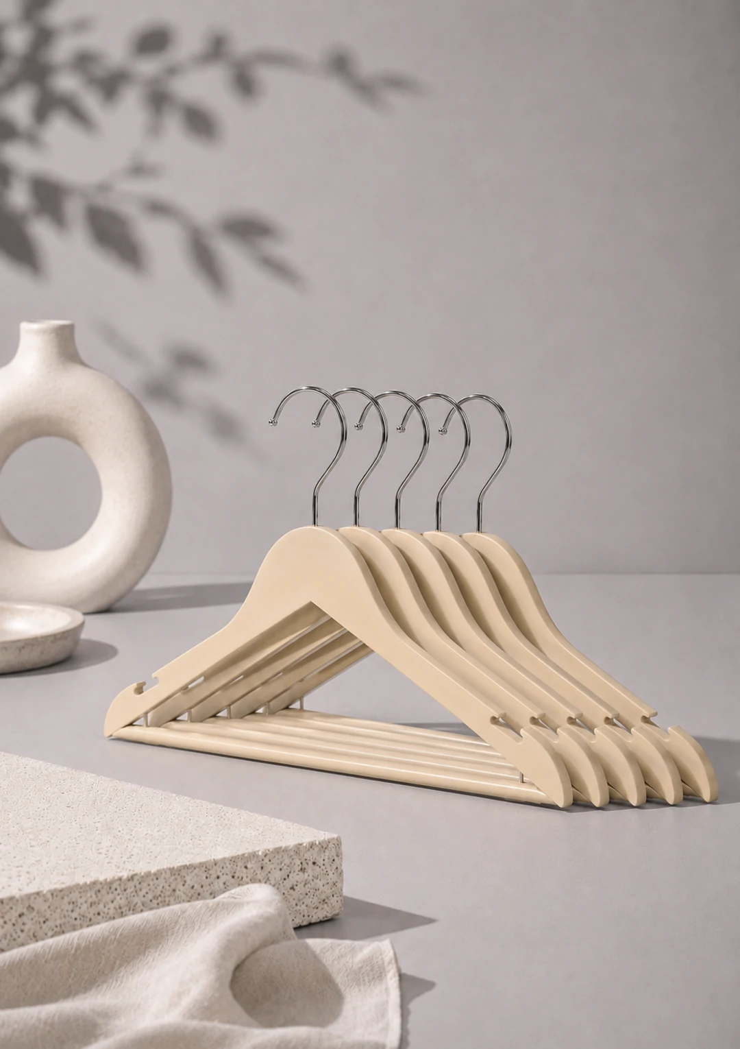 Standard Plastic Hangers Pack of 5 - Image 3